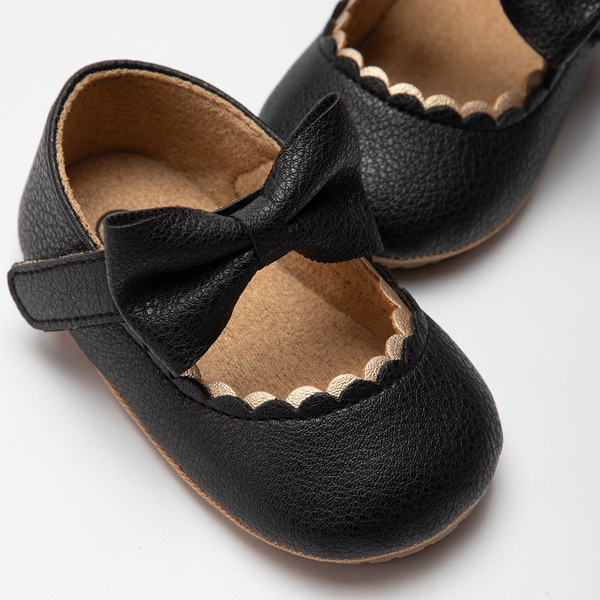 Chaussures décontractées pour bébé : premier marcheur plat avec nœud papillon pour bébé avec semelle souple en caoutchouc antidérapant pour nouveau-nés.