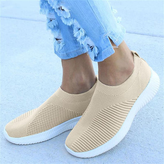 Baskets décontractées pour femmes : chaussures à enfiler vulcanisées douces avec un design plat de base